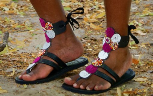 ALT:"Sandales massai en perles"
